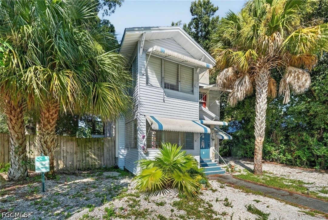 Property Photo: 1608/1610 Avalon Place FL 33901