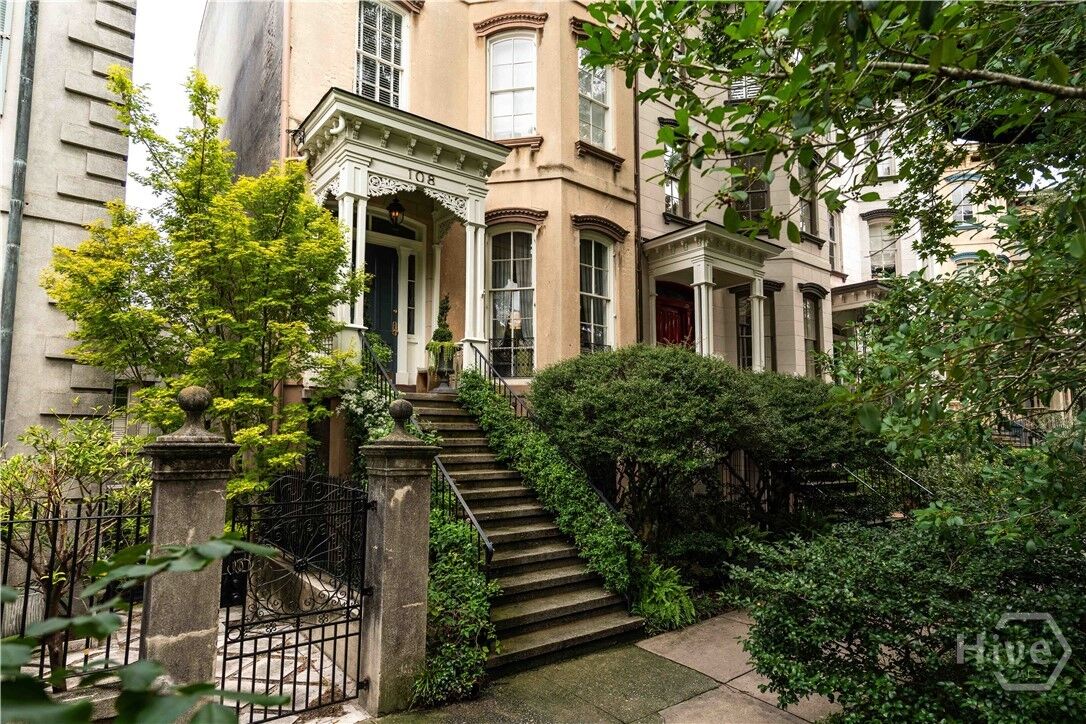 Property Photo:  108 E Gaston Street  GA 31401 
