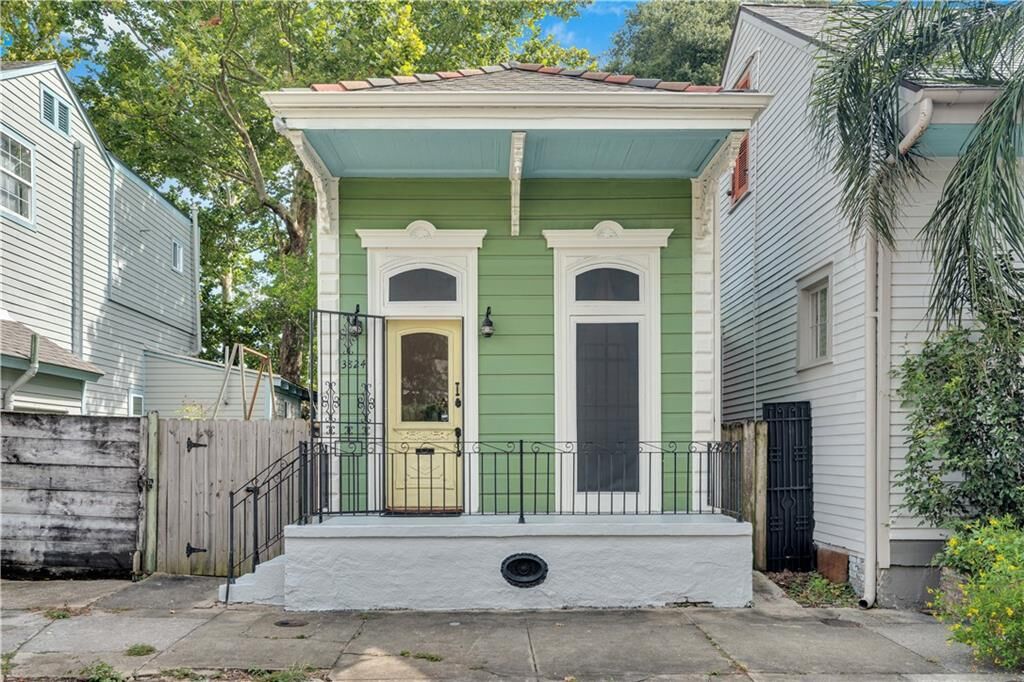 Property Photo:  3824 Dauphine Street  LA 70117 