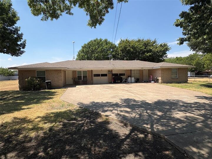 Property Photo: 1217 Narrow Lane TX 75154