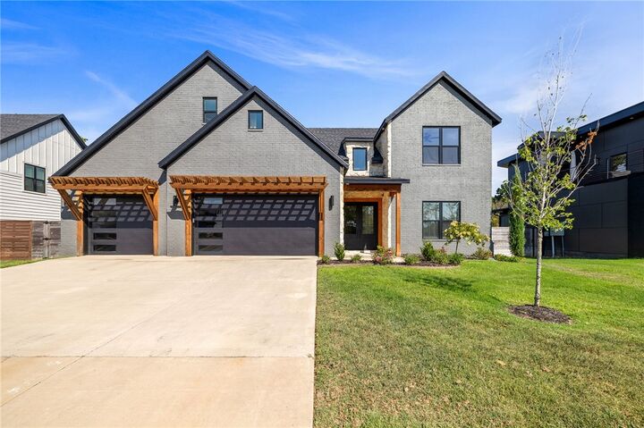 Property Photo: 205 SW Autumn Hills Road AR 72712