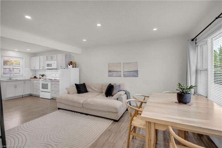 Property Photo:  450 Highland Road E  ON N2M 3W7 