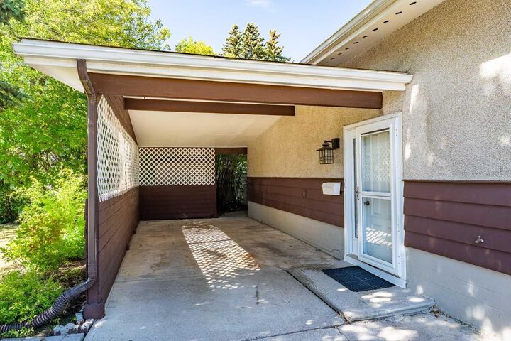 Property Photo:  3404 Bulyea Crescent NW  AB T2L 1N7 