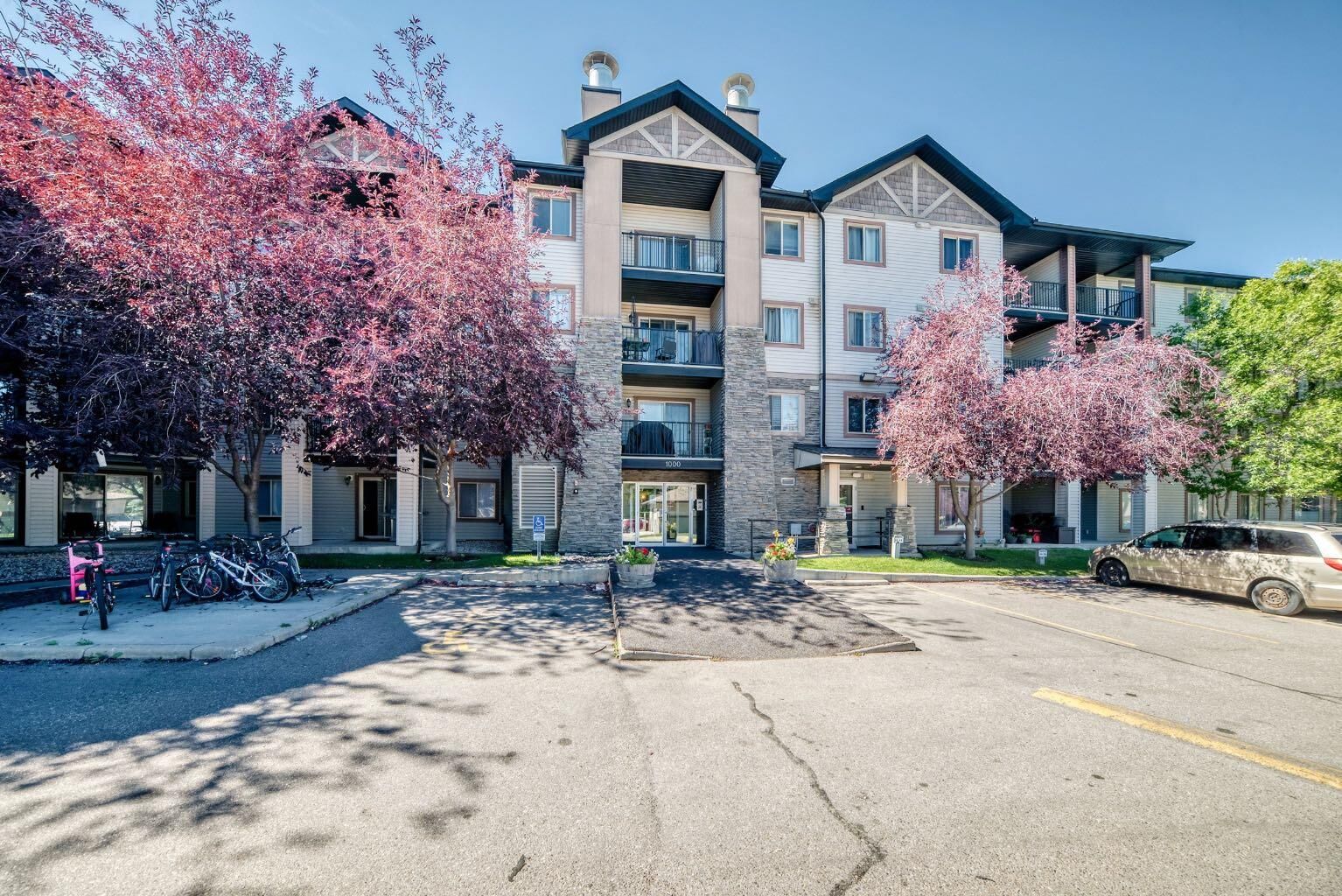 Property Photo: 8 Bridlecrest Drive SW 1321 AB T2Y 0H6