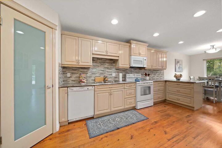 Property Photo:  252 4 Street SE 303  AB T1A 0K1 