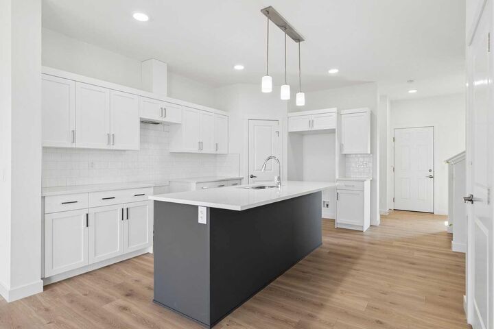 Property Photo:  27 Heritage Point  AB T4C 0L3 