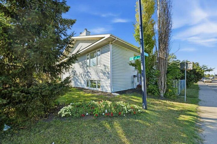 Property Photo:  3702 51 Avenue  AB T4N 4C6 