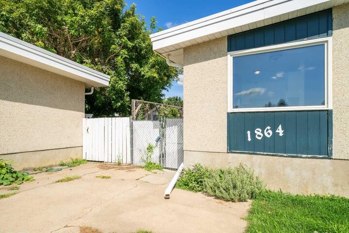 Property Photo:  1864 16 Street SE  AB T1A 7J7 