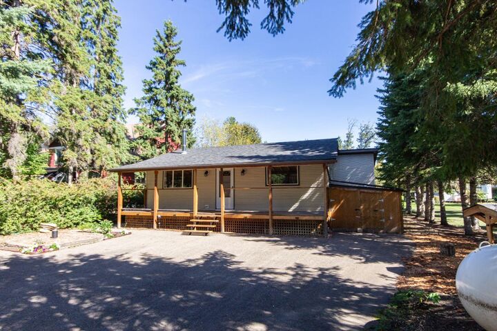 Property Photo:  6 Poplar Crescent  AB T0C 0J0 
