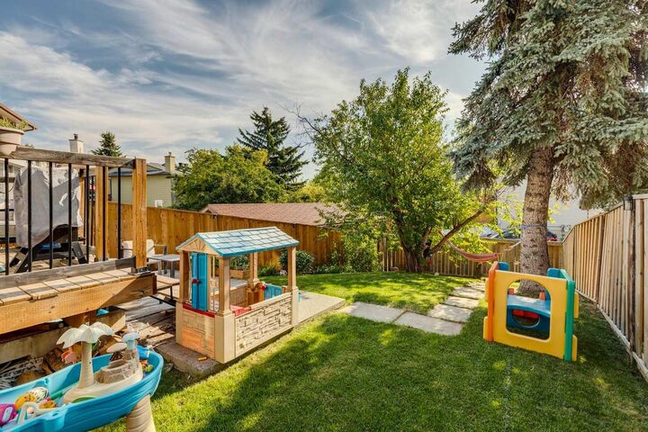 Property Photo:  558 Strathcona Drive SW  AB T3H 1K3 