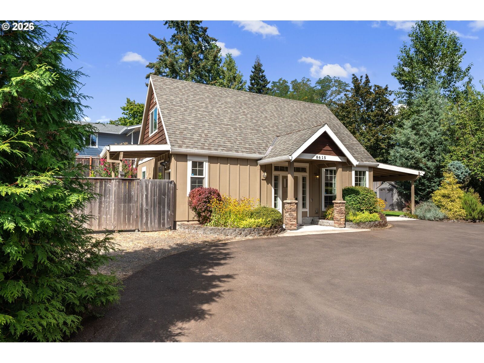 Property Photo:  8615 SW Pinebrook St  OR 97224 