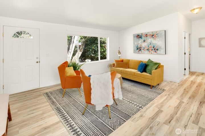 Property Photo:  17404  10th Avenue NE 17408  WA 98155 
