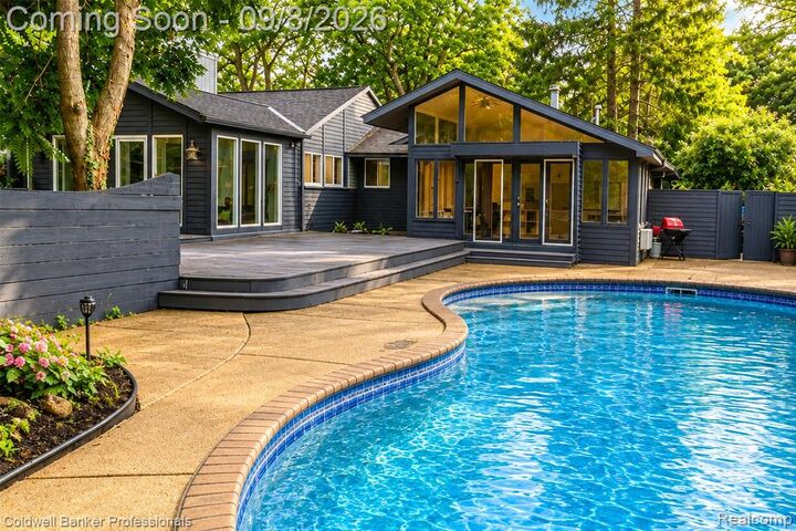 Property Photo:  4121 Echo Road  MI 48302 