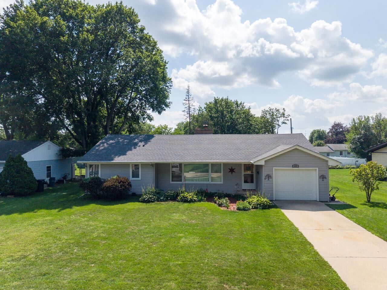 Property Photo: 2003 Woodruff Boulevard WI 53546