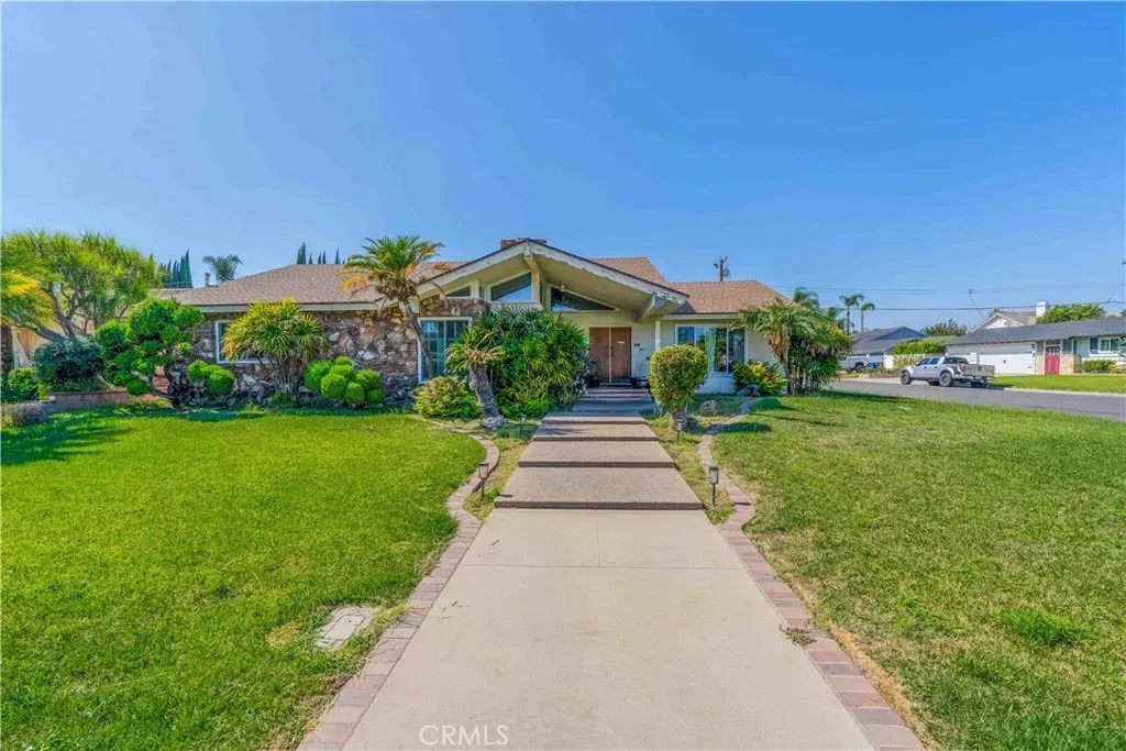 Property Photo:  10003 Mattock  CA 90240 