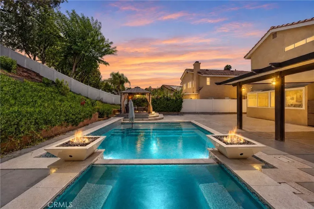 Property Photo:  43490 Calle Nacido  CA 92592 