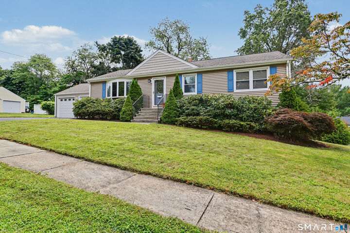 Property Photo:  35 Sunrise Terrace  CT 06614 