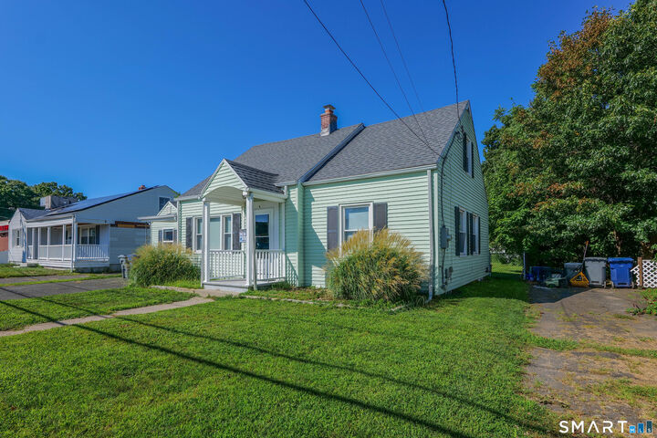 Property Photo:  19 East Maple Street  CT 06062 