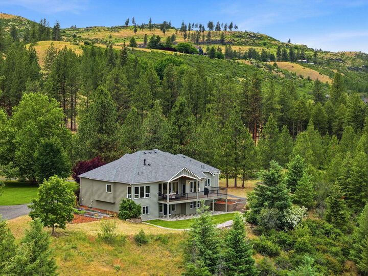 Property Photo: 16919 N South Bank Rd WA 99026
