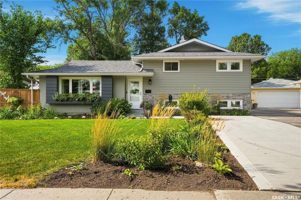 Property Photo:  2524 Grant Road  SK S4S 5E6 