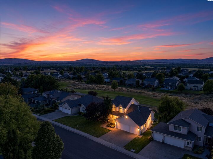 Property Photo:  3021 Sonoran Dr  WA 99354 