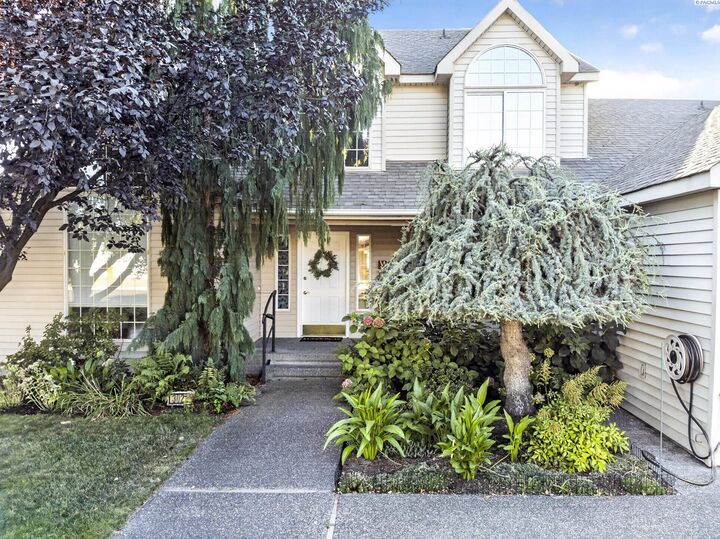 Property Photo: 3021 Sonoran Dr WA 99354