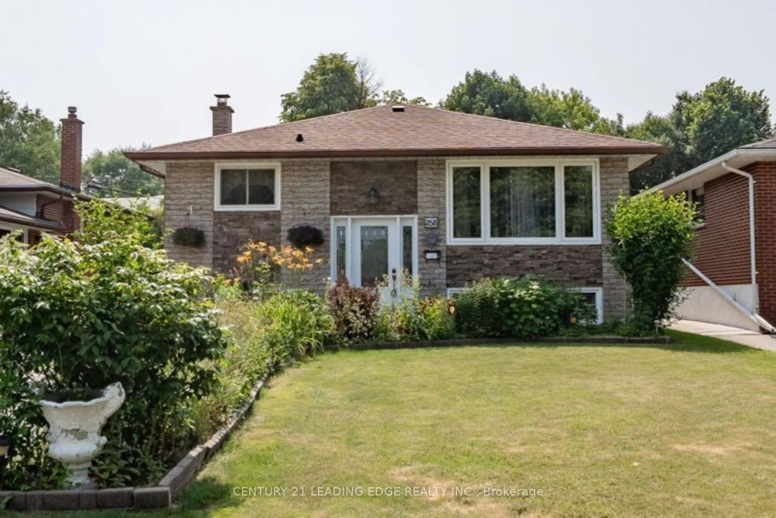 Property Photo: 258 Nipigon Street ON L1J 4N7