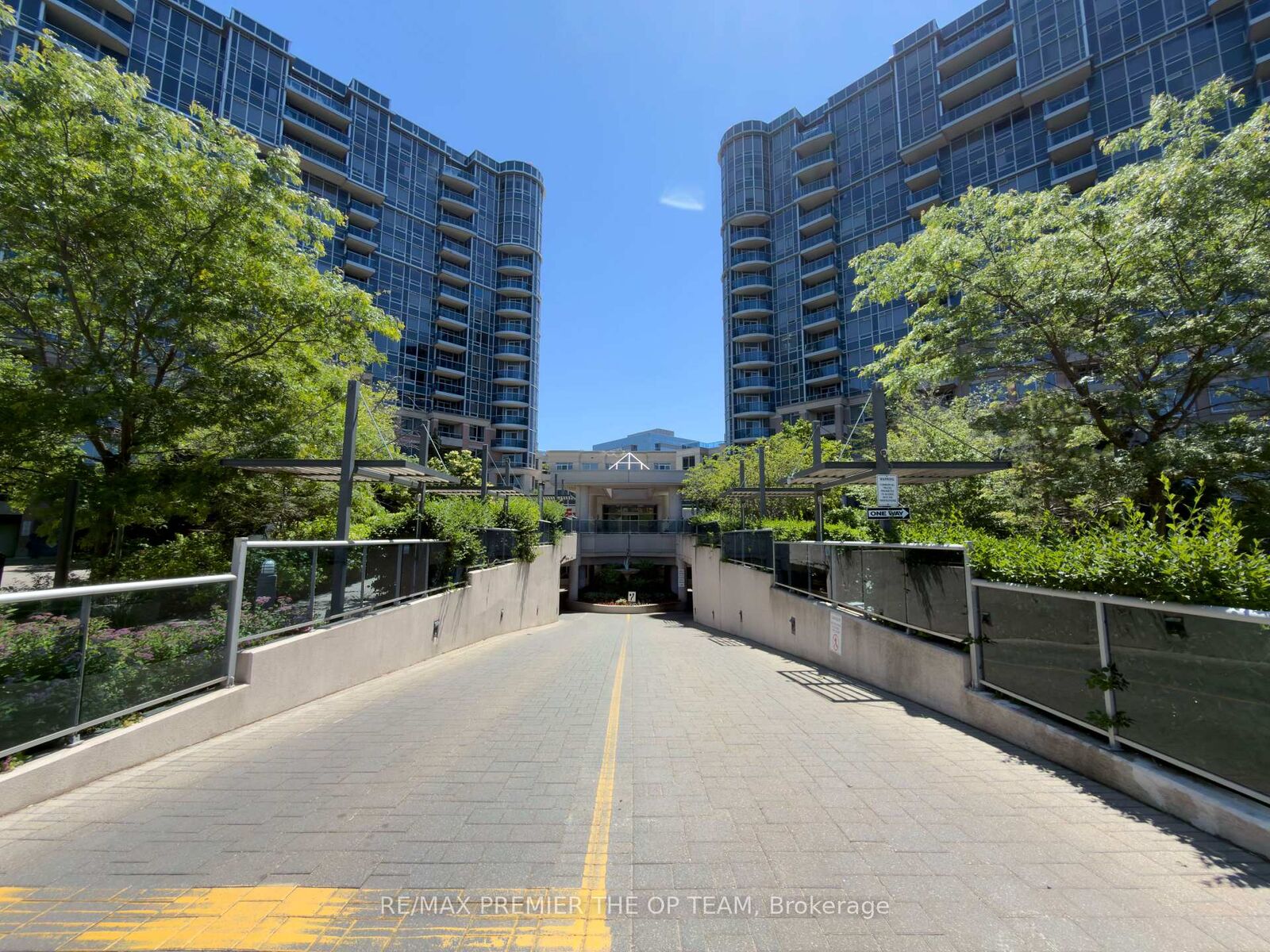 Property Photo:  23 Cox Boulevard 1077  ON L3R 7Z9 