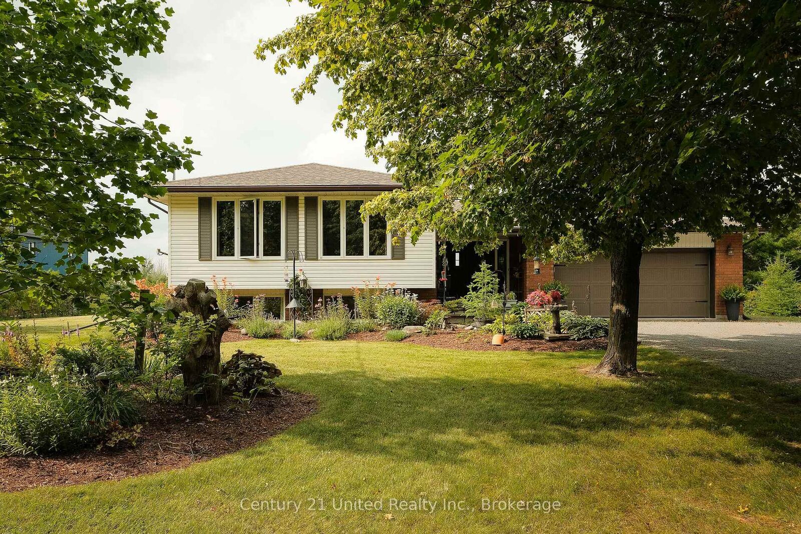 Property Photo: 1118 5th Line ON K9J 6X5