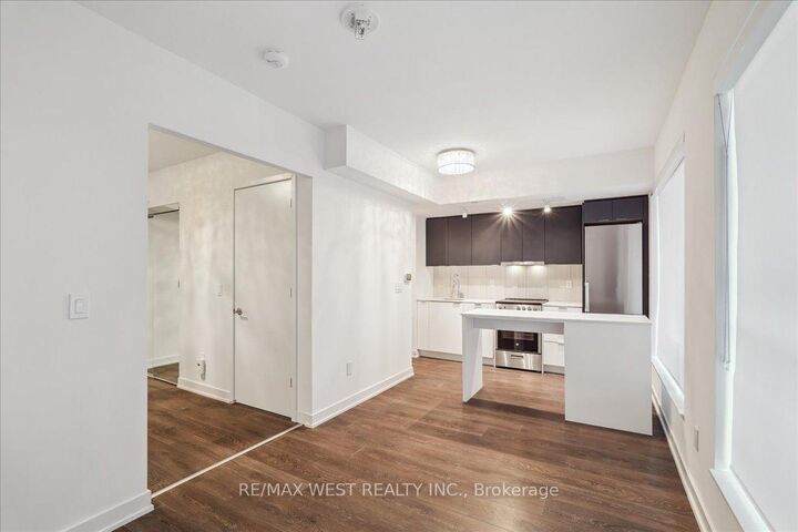 Property Photo:  8 Tippett Road 426  ON M3H 0E7 