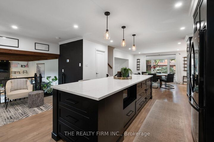 Property Photo:  7 Somerset Crescent  ON N6K 3L6 