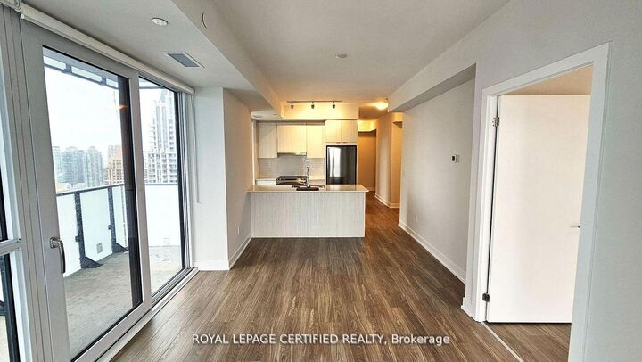Property Photo:  430 Square One Drive 3011  ON L5B 0L6 
