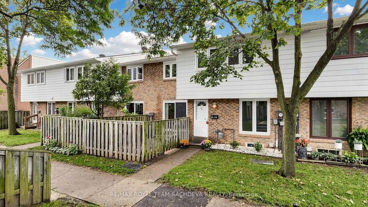 Property Photo:  67 Rock Fernway N/A  ON M2J 4N3 