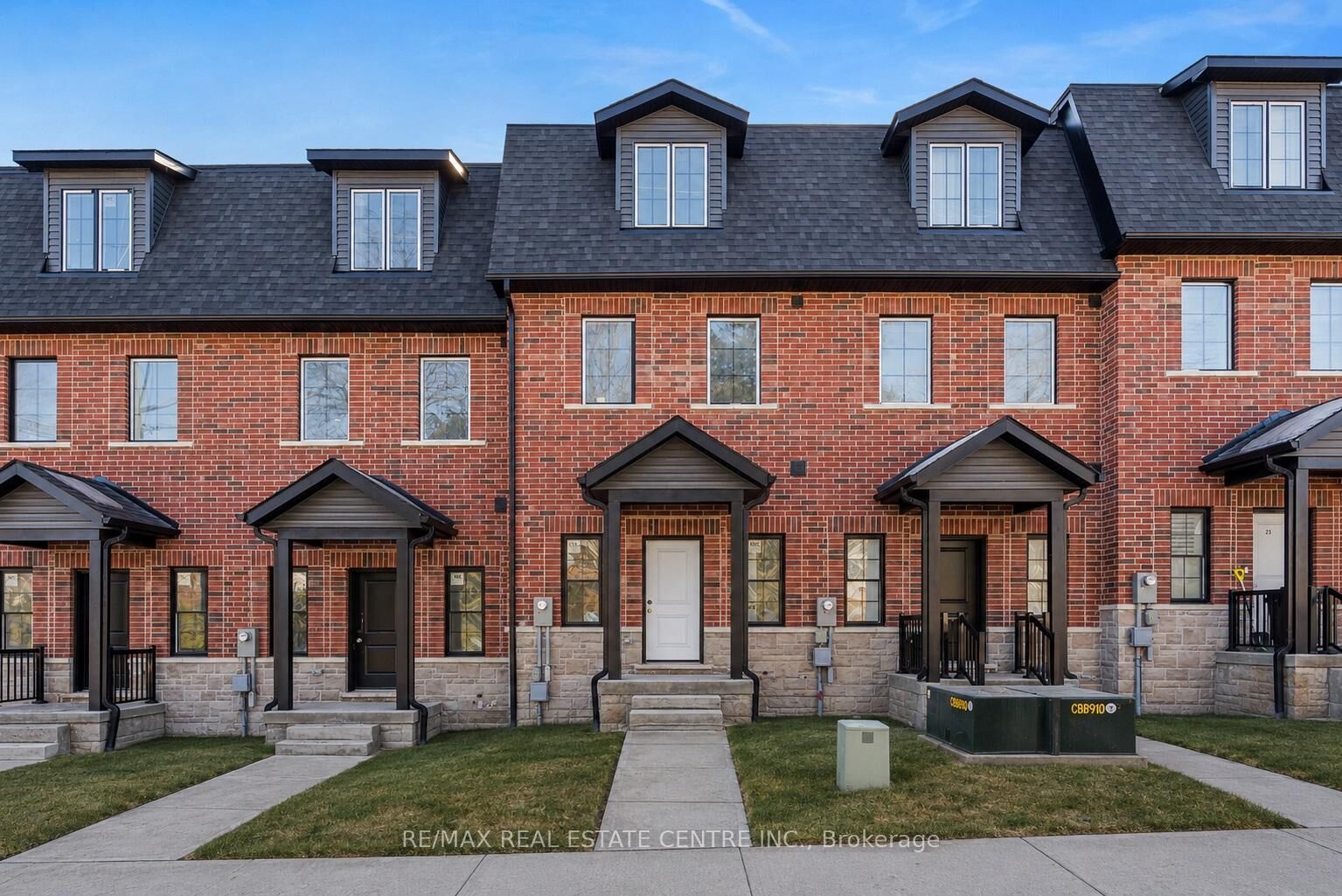 Property Photo:  17 James Street  ON L7G 2H2 