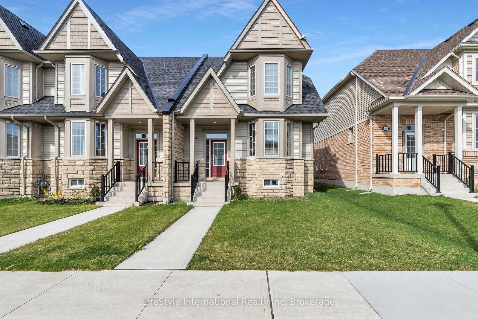 Property Photo:  210 Farley Road W 5  ON N1M 0H2 