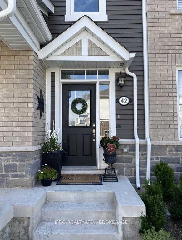 Property Photo:  1222 Rose Way 42  ON L9E 1P2 