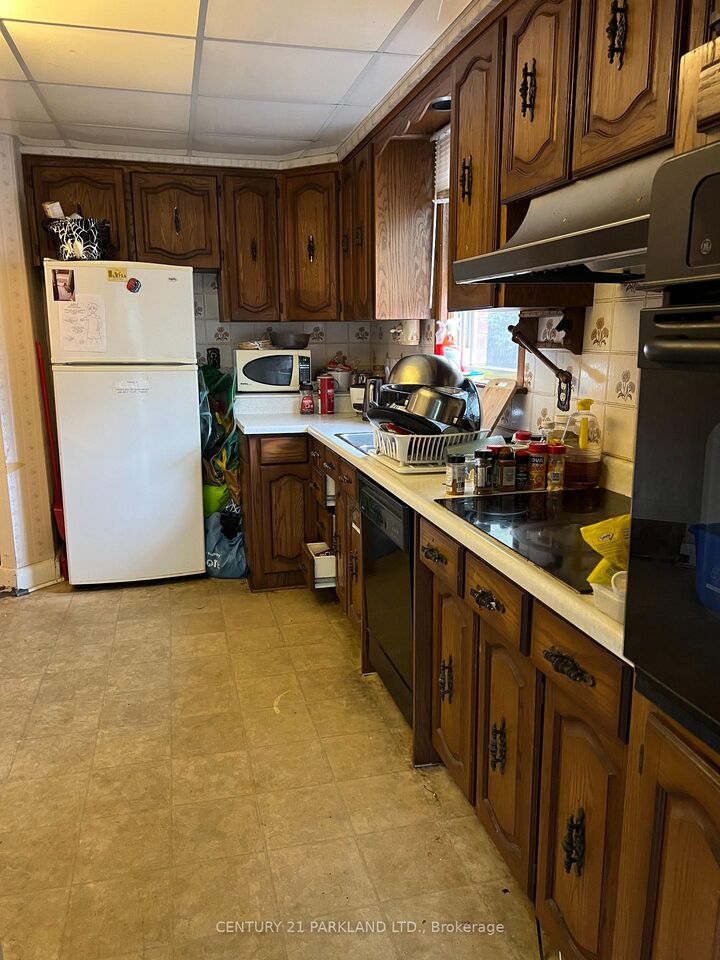 Property Photo:  125 North Carson Street  ON M8W 4C7 