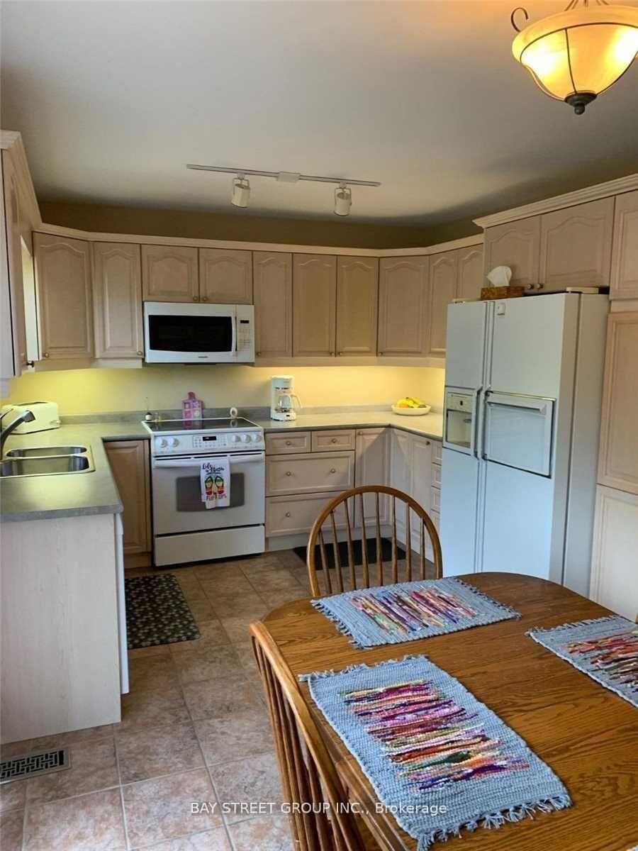 Photo de la propriété:  76 Mayfair Drive  ON L4N 6Y9 