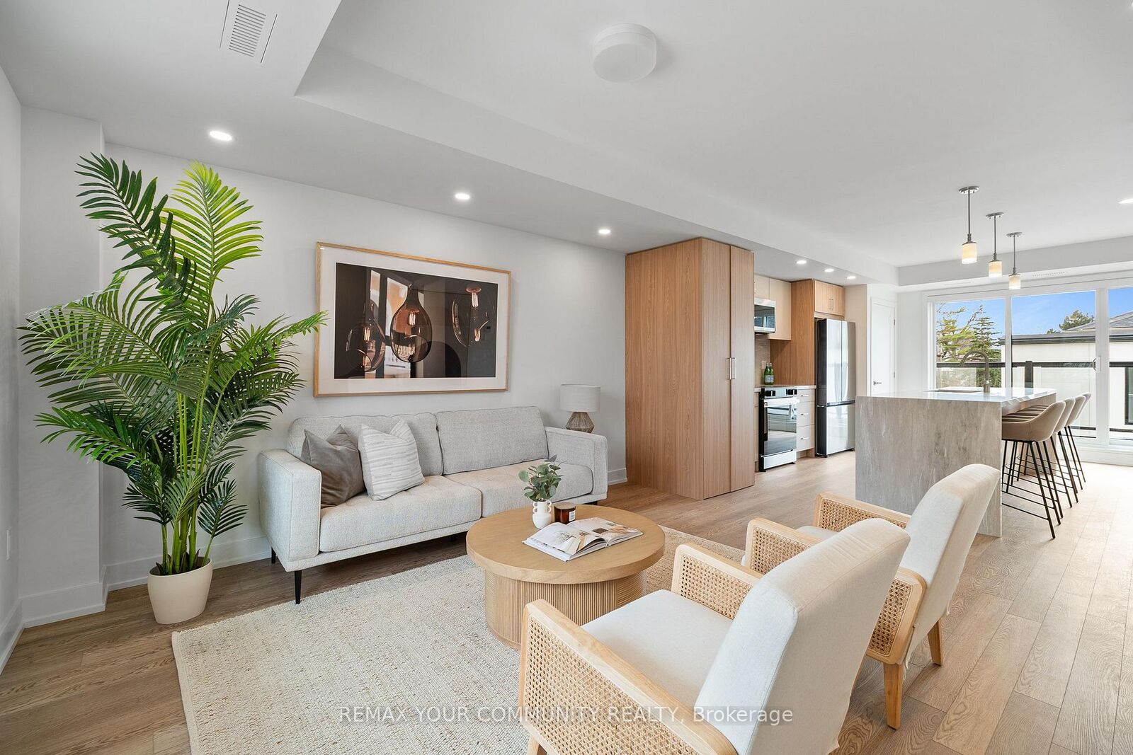 Property Photo:  34 Poplar Avenue 3  ON M9B 3R4 