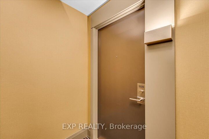 Property Photo:  17 Zorra Street 1509  ON M8Z 0C8 