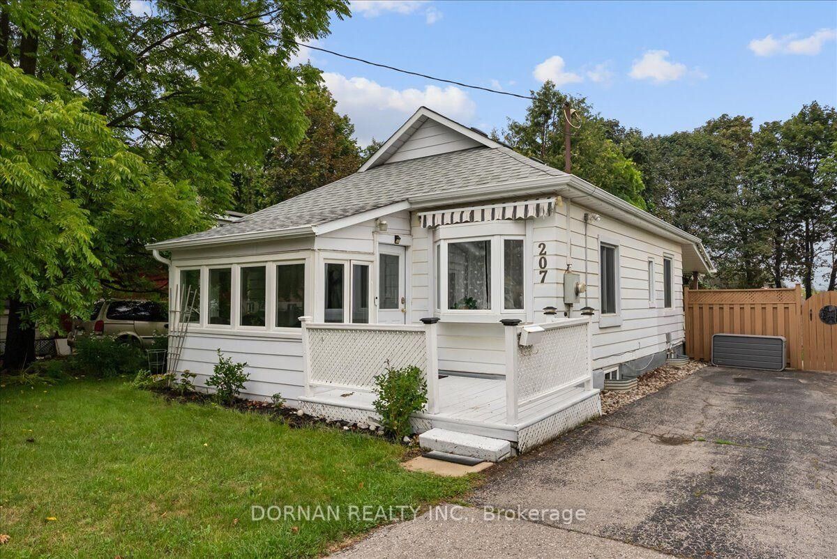 Property Photo:  207 Verdun Road  ON L1H 5T1 