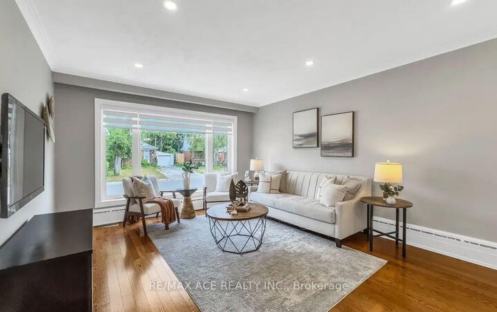 Property Photo:  52 Ivorwood Crescent  ON M1R 2X4 