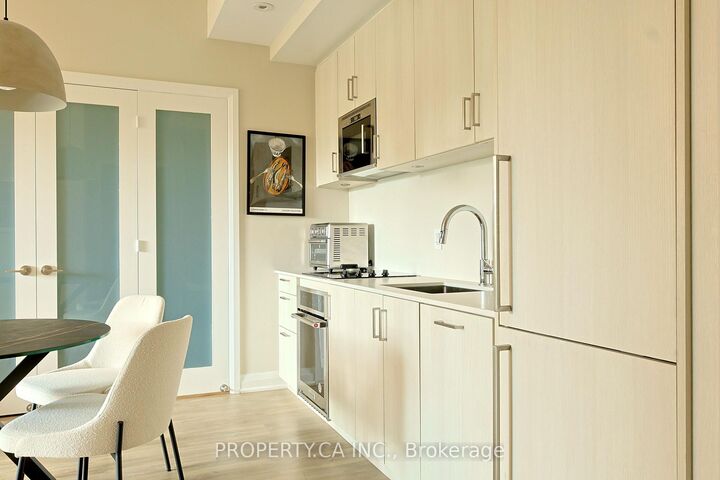 Property Photo:  280 Howland Avenue 424  ON M5R 0C3 