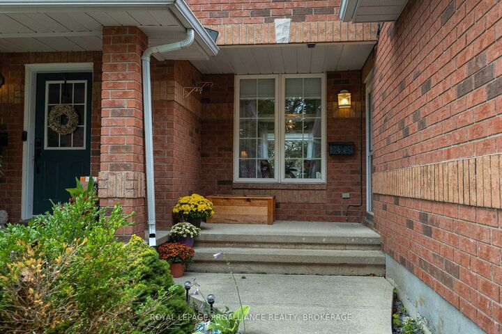 Property Photo:  562 Quail Court  ON K7M 8Z3 