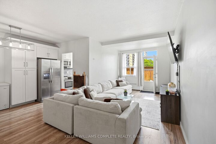 Property Photo:  15 Nicklaus Drive 17  ON L8K 5J5 