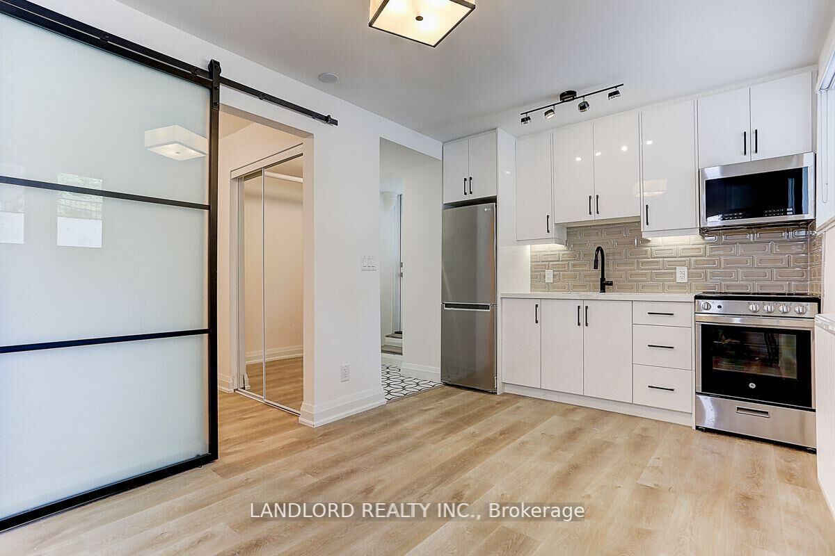 Property Photo:  2520 Bloor Street W 23  ON M6S 1R8 