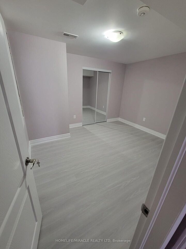 Property Photo:  22 Tawnie Cres (Basement) N/A  ON L6X 0L7 
