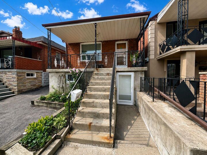 Property Photo:  442 Northcliffe Boulevard  ON M6E 3L2 
