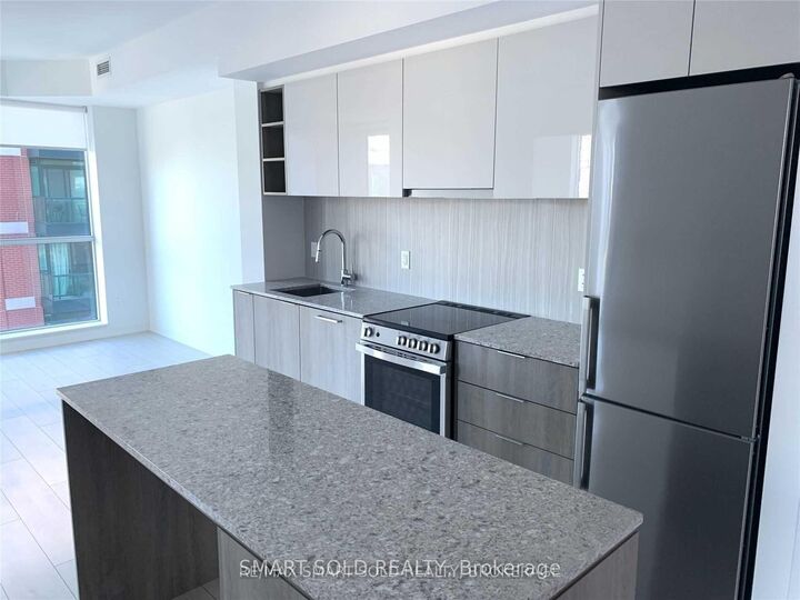 Property Photo:  31 Tippett Road 831  ON M3H 2V1 