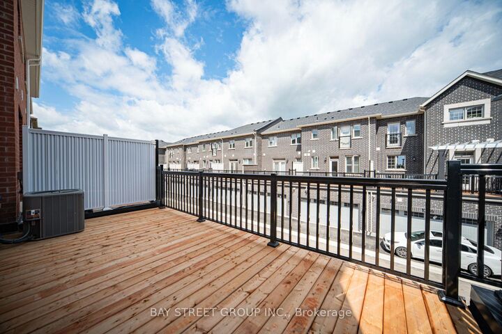 Property Photo:  1403 William Halton Parkway  ON L6M 5N8 